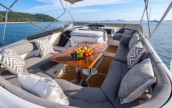 Аренда моторной яхты Princess 65 Oceana на Пхукете